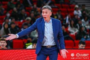 郑永刚：整体防守做得不够好 内线层面与对手相比没有太多优势