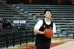上一场32投5中！广东男篮官方抖音晒球队加练三分视频